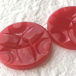 真っ赤なアメリカヴィンテージのボタンA 2.7cm 2個 2枚目の画像