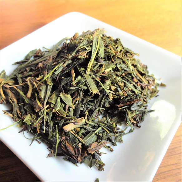 【送料無料】浅炒りほうじ茶　緑茶の風味を残したこだわりほうじ茶【手炒りほうじ茶　琥珀】たっぷり茶葉（Mサイズ）１８５ｇ 4枚目の画像