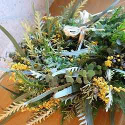 フレッシュグリーン＆ミモザのリース 2枚目の画像