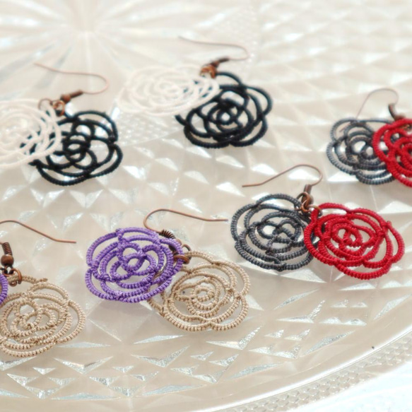 OYA Tatting lace earrings [OPEN ROSE] Black & White 第4張的照片