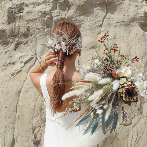 トレンドカラー】テラコッタオレンジとのホワイトベージュウェディング