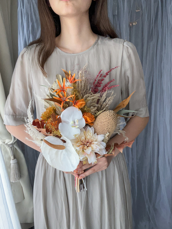 トレンドカラー】テラコッタオレンジとのホワイトベージュウェディング