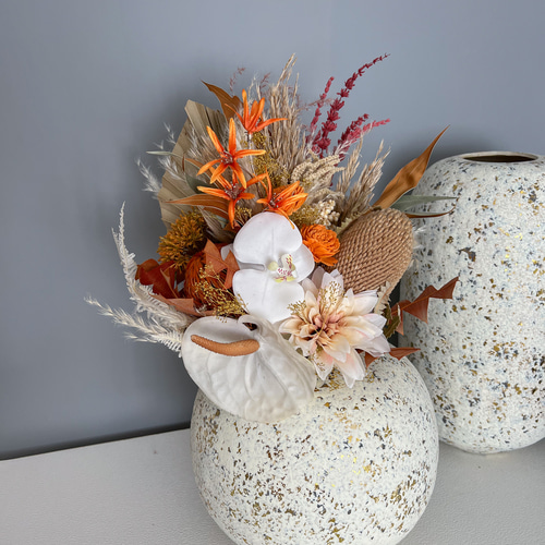 トレンドカラー】テラコッタオレンジとのホワイトベージュウェディング