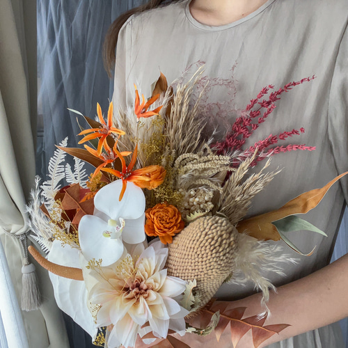 トレンドカラー】テラコッタオレンジとのホワイトベージュウェディング