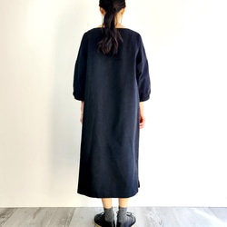 【即納】普段着とオケージョン両方使えるブラックフリルワンピース　透け感のないコットンリネン 8枚目の画像