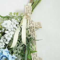 ブルースカビオサとラベンダー、ミモザのスワッグ☆アーティフィシャルフラワーの花束です（造花スワッグ） 9枚目の画像