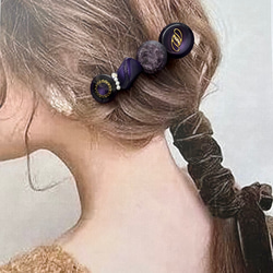 ネイビーのヴィンテージボタンヘアクリップ  ネイビーゴールドの大人可愛いボタンアクセサリー 5枚目の画像