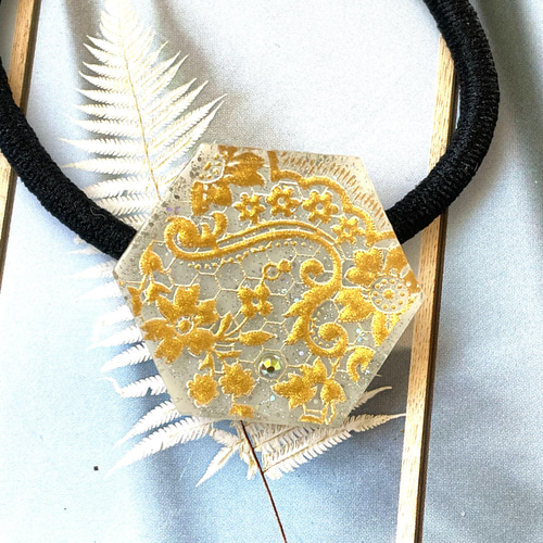 リッチレース＆スワロ ホワイト 六角形 ヘアゴム／ポニーフック