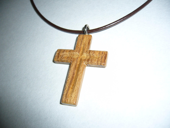 チークの木製クロス・ネックレス「Jesus」 7枚目の画像