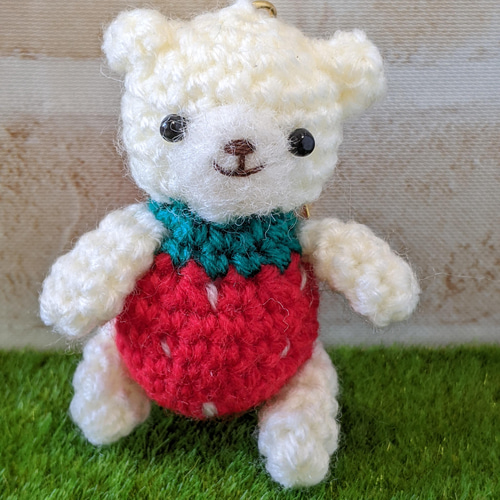 いちご服くまお あみぐるみ