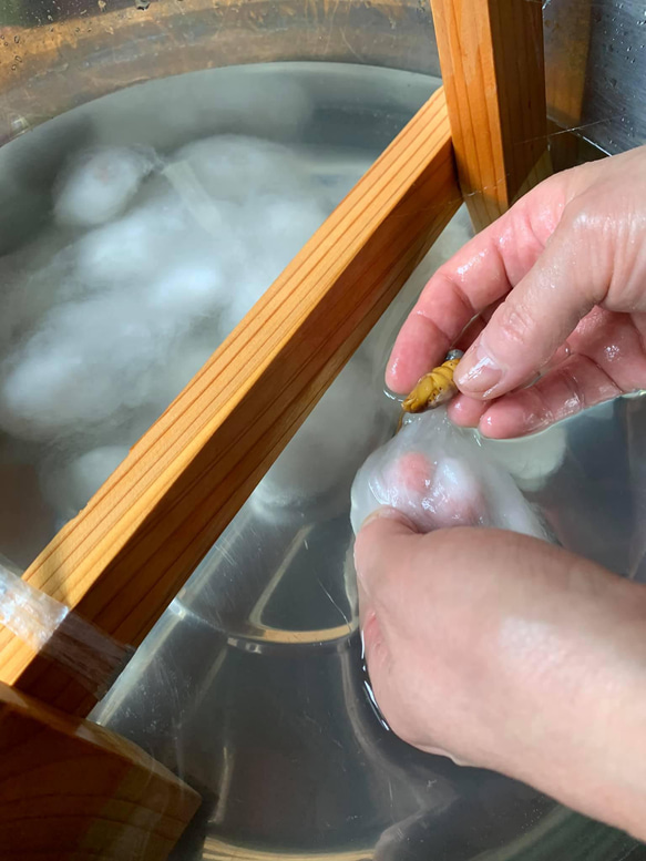 手つむぎ真綿の手織りストール 7枚目の画像