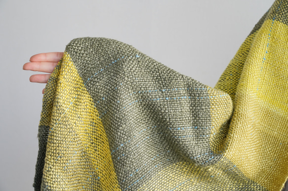 手つむぎ真綿の手織りストール 18枚目の画像