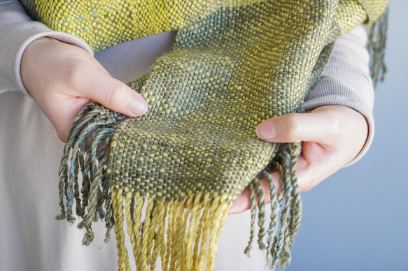 手つむぎ真綿の手織りストール 15枚目の画像
