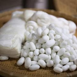 手つむぎ真綿の手織りストール 6枚目の画像