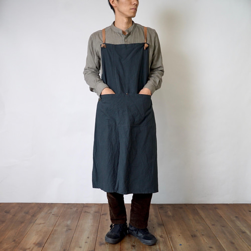 【きゅるりん様✤専用】ハンドメイド バッククロスエプロン2点 クロスエプロン/ブラック/三河織物 エプロン UZUiRO 通販