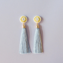 &lt;titi~Nandemonaihino Earrings~&gt;刺繡耳環“彈簧駝峰耳環/黃色 x 藍色”/Hypera 第4張的照片