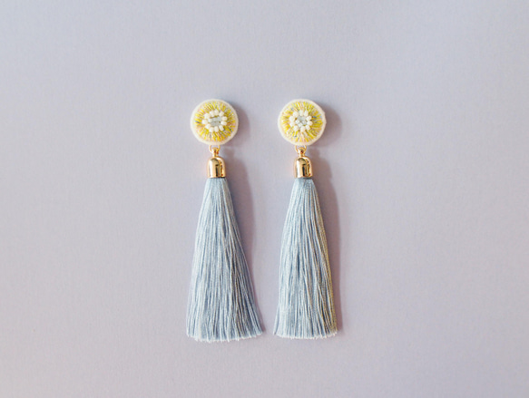 &lt;titi~Nandemonaihino Earrings~&gt;刺繡耳環“彈簧駝峰耳環/黃色 x 藍色”/Hypera 第4張的照片