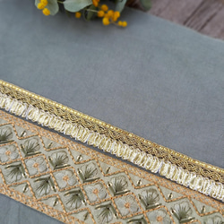 インド刺繍リボンno.114タッセル風ブレード(25cm・ゴールド色・ハンドメイド素材・細め・チロリアンテープ) 4枚目の画像