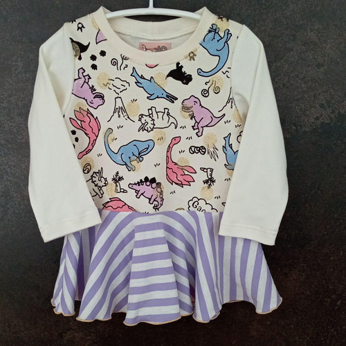 90】ペプラムカットソー ニット 恐竜柄 ベビー服 ピンク パープル 紫色 