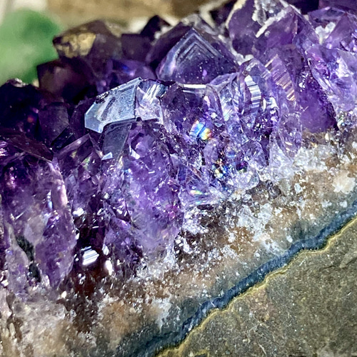 カルサイト共生【愛の守護石♡】レインボーアメジストクラスター