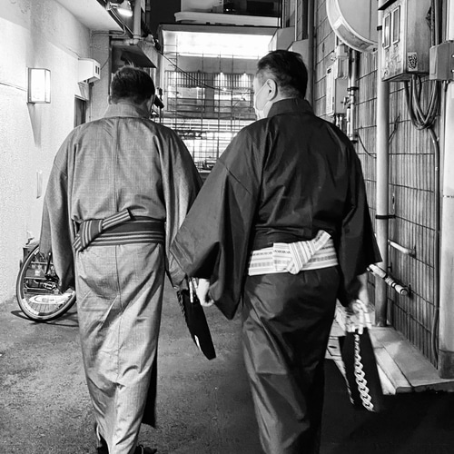 Ｋ　バンブーバッグ　斜めがけ　シルバー　グレー　和装　洋服 2WAYバッグ 浴衣 がま口バッグ ショルダーバッグ オフ白 グレー