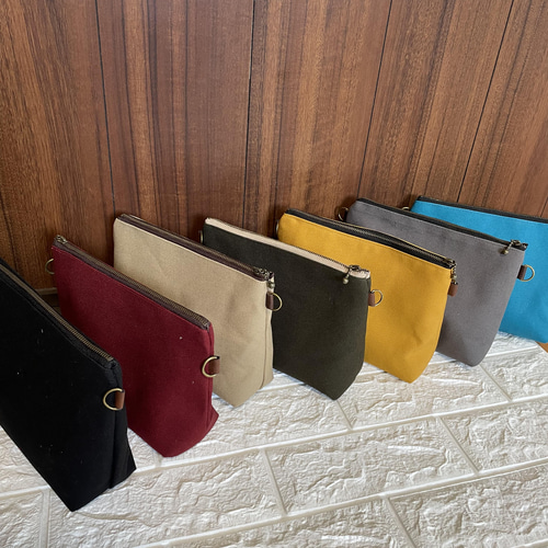 ハンドメイド✨Dカン付きポーチ ショルダーにもなるポーチ☆Dカン付☆送料無料 ポーチ ellen 通販