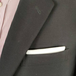 メンズポケットチーフ。　胸ポケットの傾斜に均等に見えるチーフです。 4枚目の画像