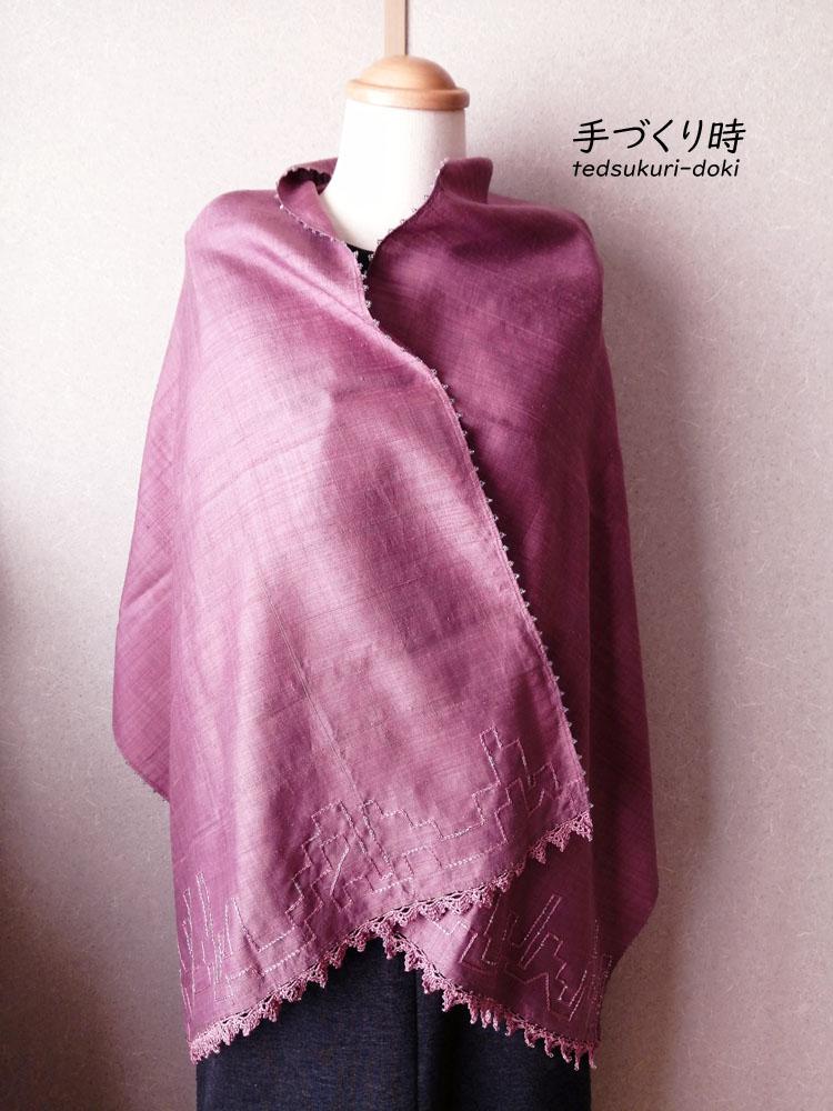 手織りの草木染めシルクストール　幾何学模様刺繍　ダークピンク　１点もの