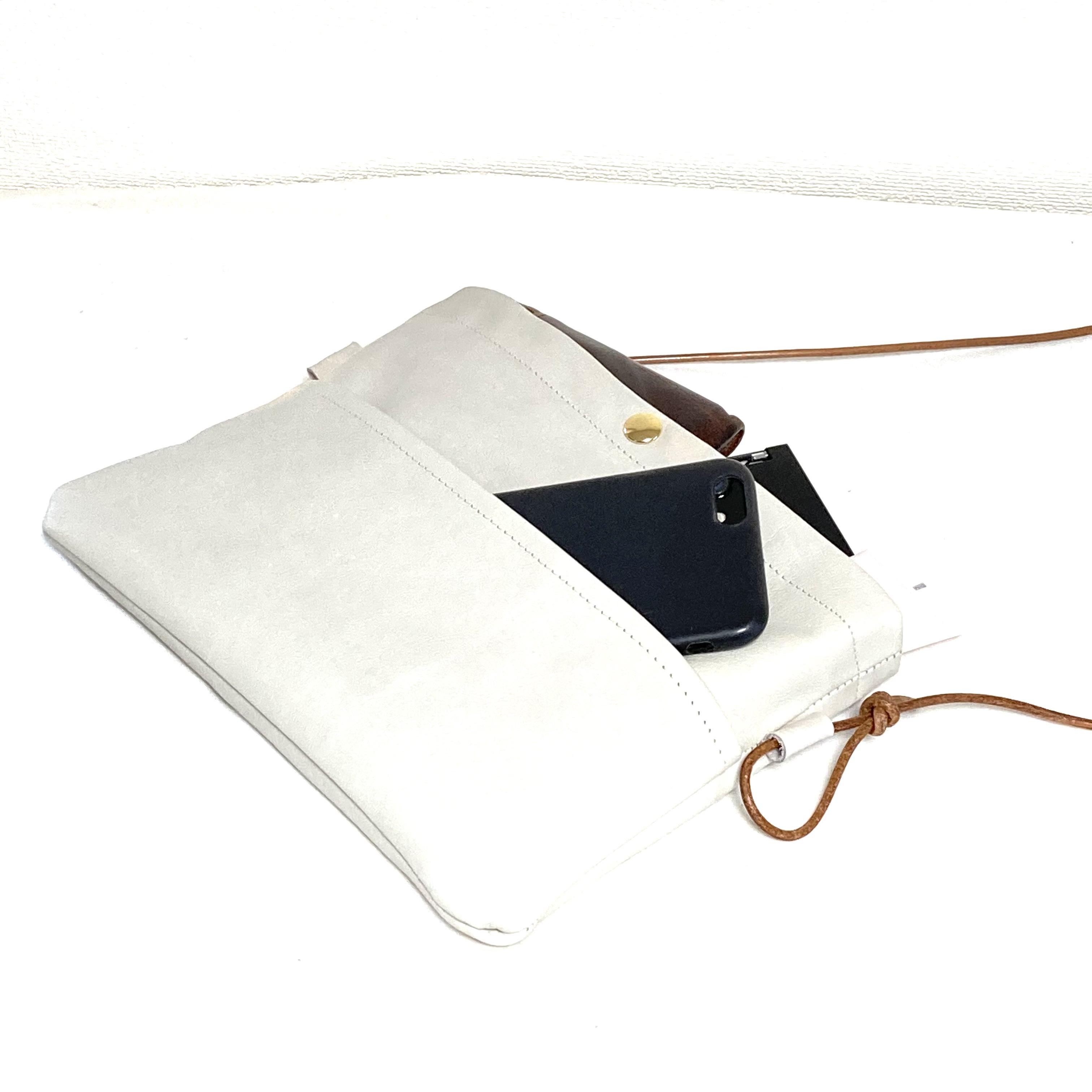 レザーサコッシュécru 5,200円