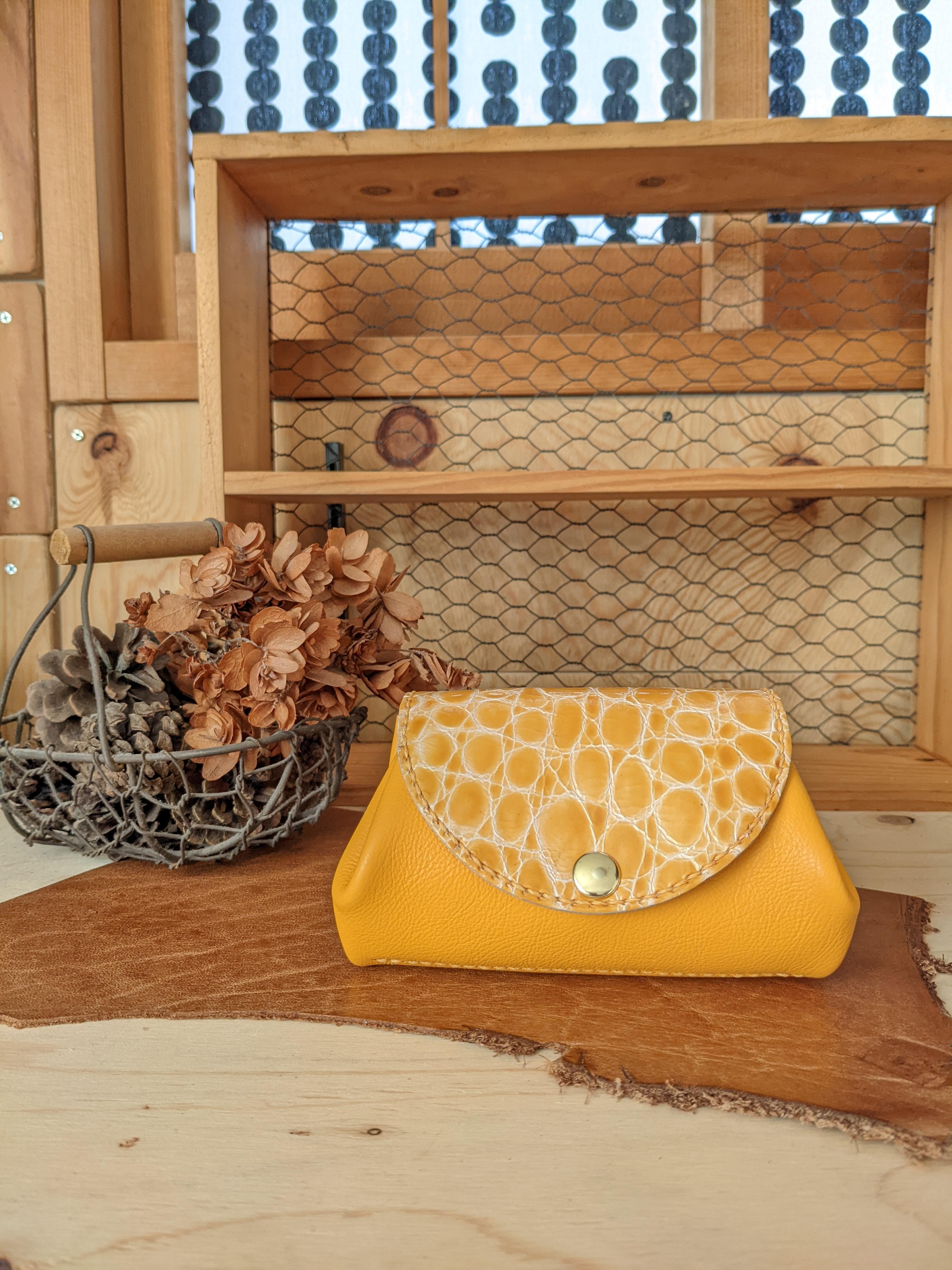 ぐしぐし手縫い＊山吹エナメルと山吹レザーのアコーディオンウォレット  