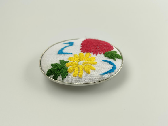 菊の花刺繍帯留め 3枚目の画像