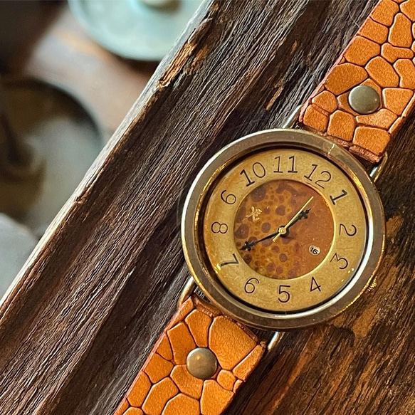 『カレンダー機能付』◆真鍮製　クォーツ式手作り腕時計　◆LBQ-3038 1枚目の画像