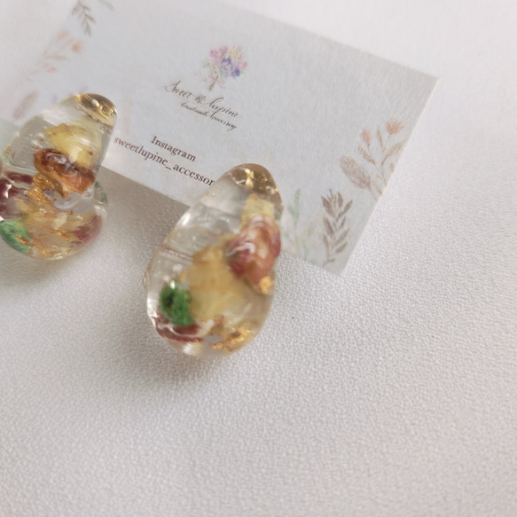 【ｻｰｼﾞｶﾙﾋﾟｱｽ】水中花 フラワーレジン drop イエロー&グリーン♡ドライフラワー 小ぶり クリア 4枚目の画像