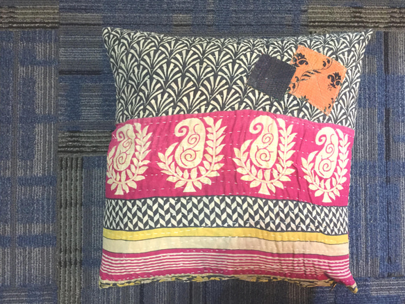 ヴィンテージ生地 ラリーキルト パッチワーク クッションカバー 50cm