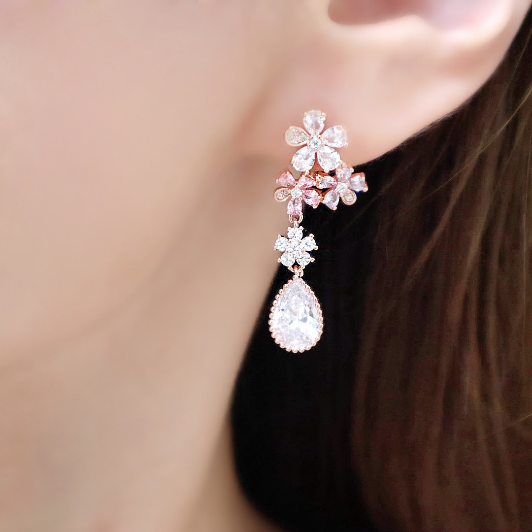 【ピアス/ジルコニアフラワードロップ】華奢 ギフト デート 花　ピンクゴールド　ブーケ　 冬　雪　バレンタイン