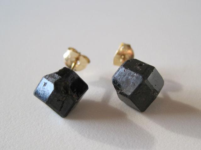 ガーネットの結晶原石ピアス/Alaska/14kgf