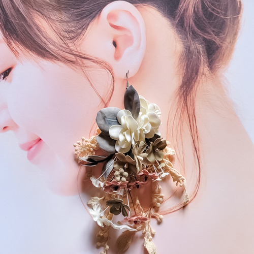草木染め布花耳飾り 【ピアス】 ピアス（フック・チェーン） 染め花