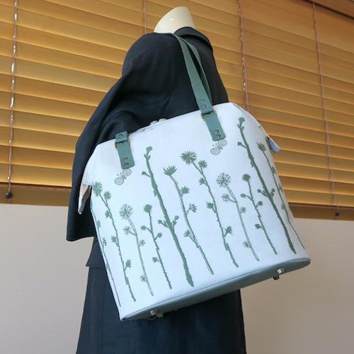 ミナペルホネン両開きリュックハンドメイド ミナペルホネン、蝶々と野