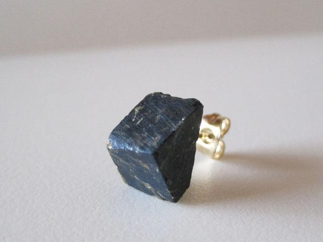 コベライトの原石ピアス／USA 14kgf 片耳