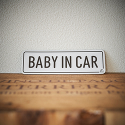 【白】BABY IN CAR マグネットステッカー 1枚目の画像