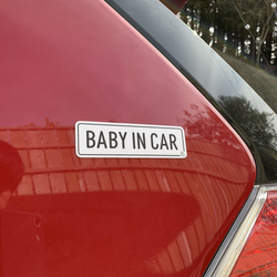 【白】BABY IN CAR マグネットステッカー 4枚目の画像