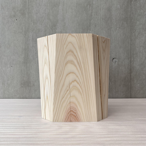 ☆一点物☆即日発送可☆杉 椅子 スツール オブジェ ディスプレイ 高級感 ヒノキの台形(側面8面) -1 椅子 スツール オブジェ フラワー