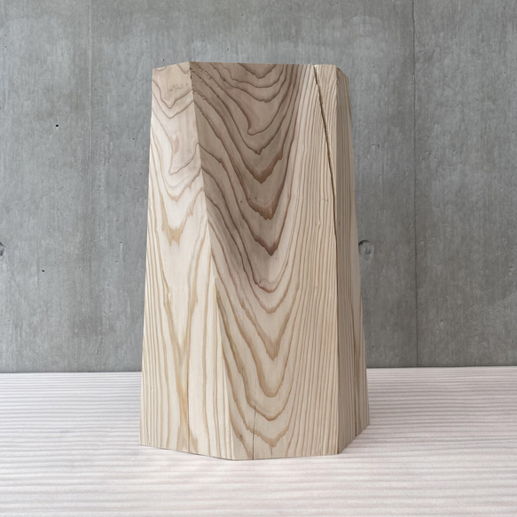 杉の台形(ランダム側面8面) -1 椅子 スツール オブジェ フラワーディスプレイ 高級感 スタイリッシュ サイドテーブ 4枚目の画像