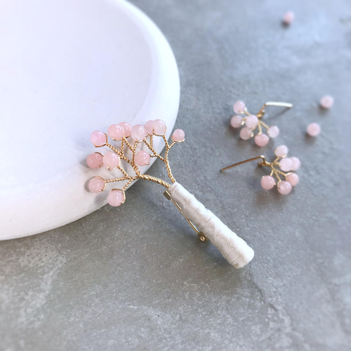 桜色 ヴィンテージビーズ 桜のブローチ / 母の日 入学式 コサージュ