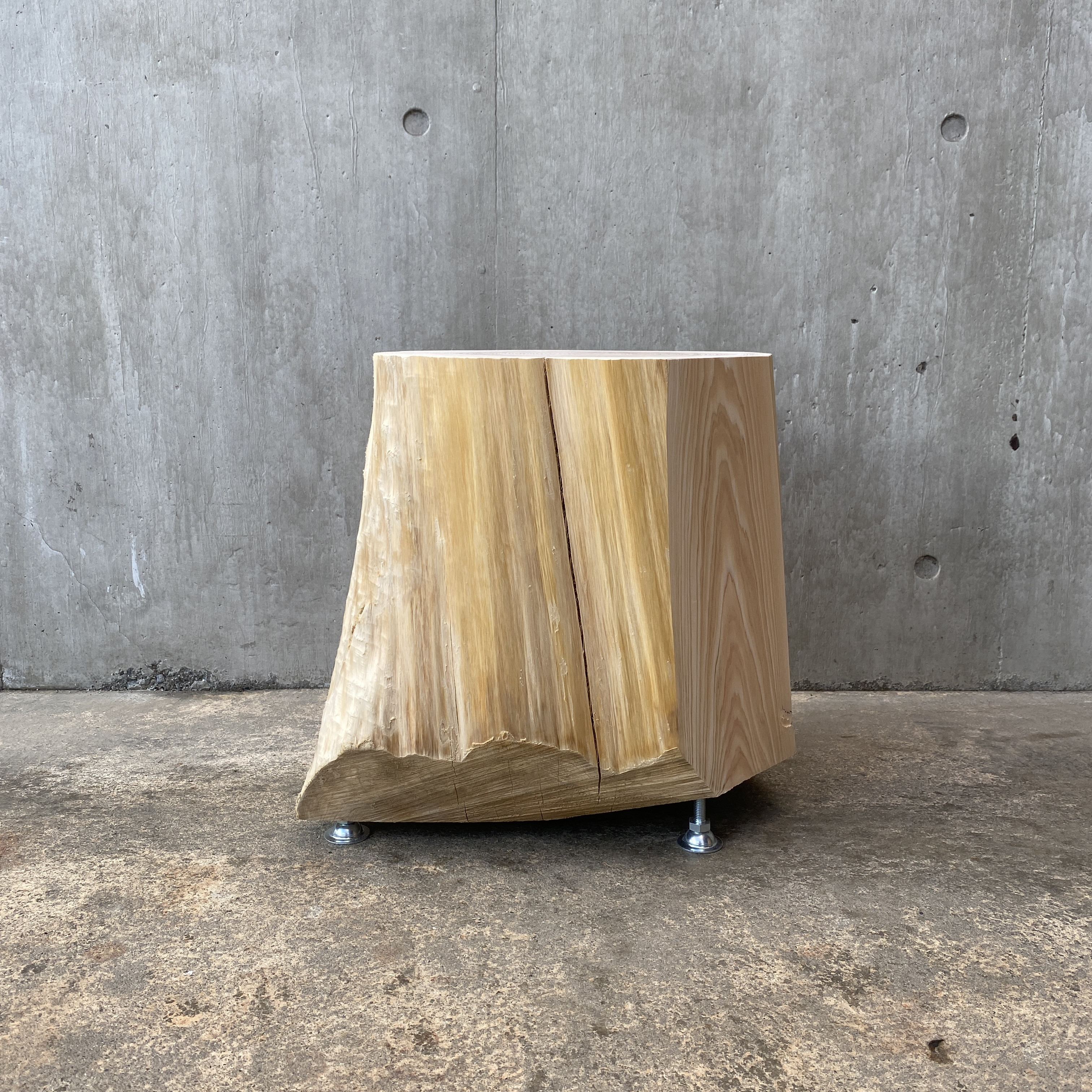 ひのき切り株のサイドテーブル 丸太 椅子 スツール 什器