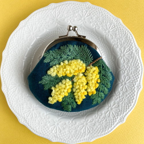 ふわふわミモザの手刺繍がま口丸型 がま口 刺繍屋miyako 通販