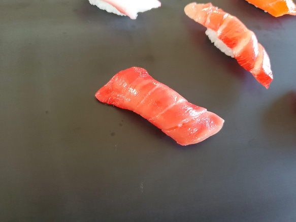 中トロにぎり寿司。赤身とトロのグラデーション 4枚目の画像