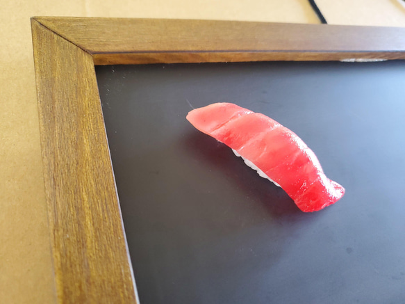 まぐろにぎり寿司。大定番です！ネタの形にもこだわりました。 6枚目の画像