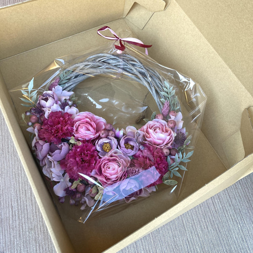 母の日】お花たっぷりのカーネーションリース 三日月／数量限定
