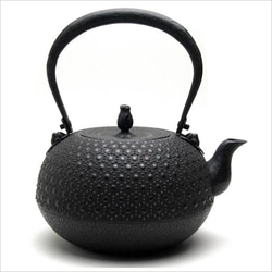 新品、供箱等付　昭榮堂　佐倉鋳造所造　昭和期作品　１５型平丸　南部鉄瓶　南部鉄器 Amazon.co.jp: 、供箱等付 昭榮堂 佐倉鋳造所造 期作品 15型